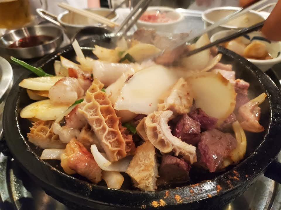 新大久保で本場の韓国グルメ！ホルモン鍋とホルモン盛り合わせで乾杯🍻